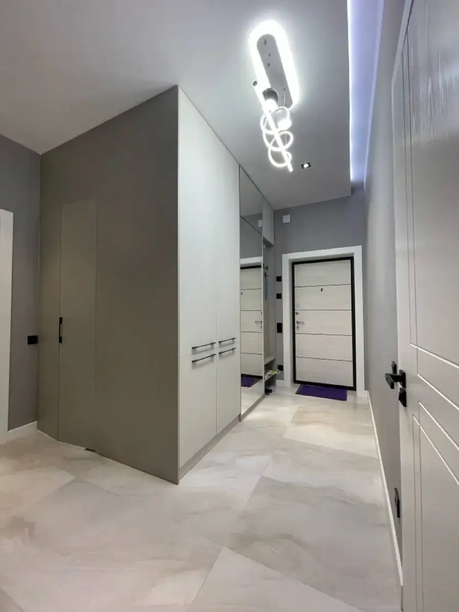 3 xonali kvartira sotiladi − 90 m²