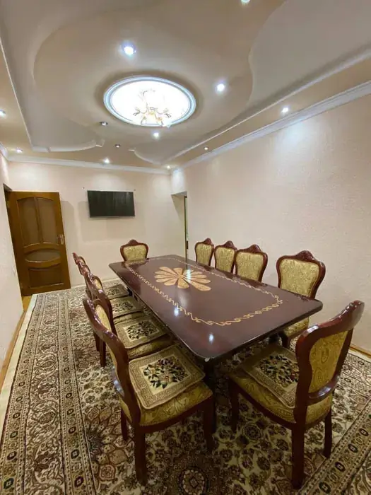 Сдается Более 5-комнатная квартира − 130 м²