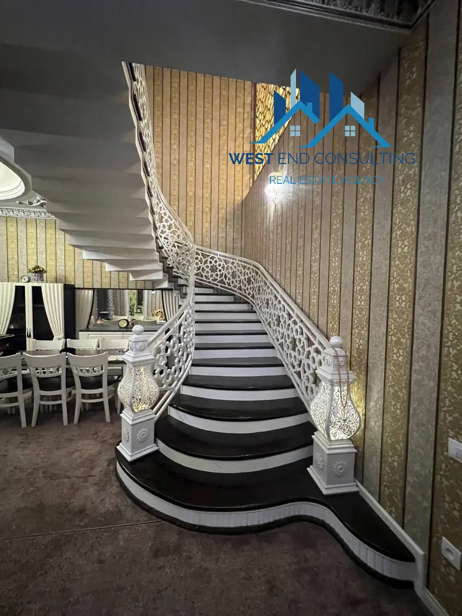 Ijaraga 3 qavatli uy − 430 m²