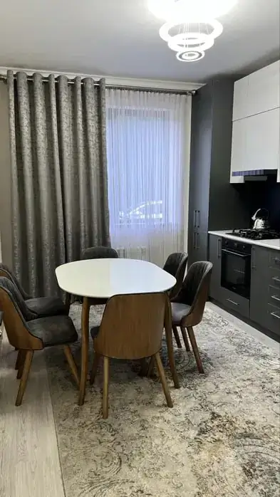Сдается 2-комнатная квартира − 65 м²