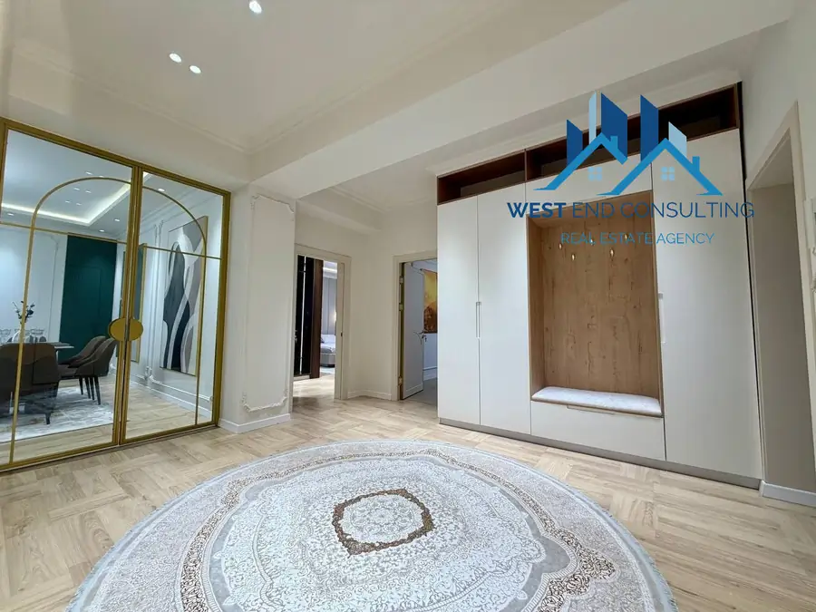 4 xonali kvartira sotiladi − 130 m²