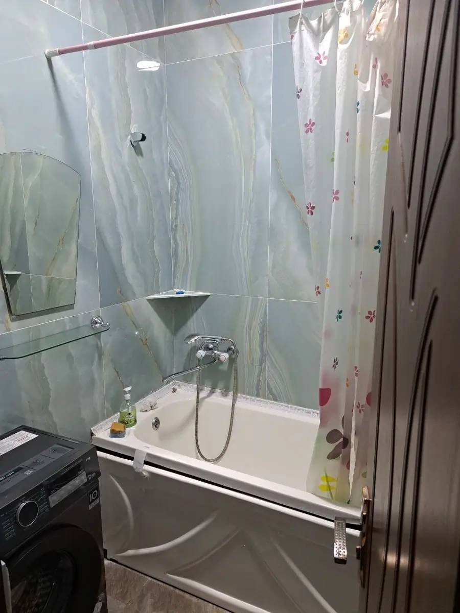 Сдается 3-комнатная квартира − 50 м²