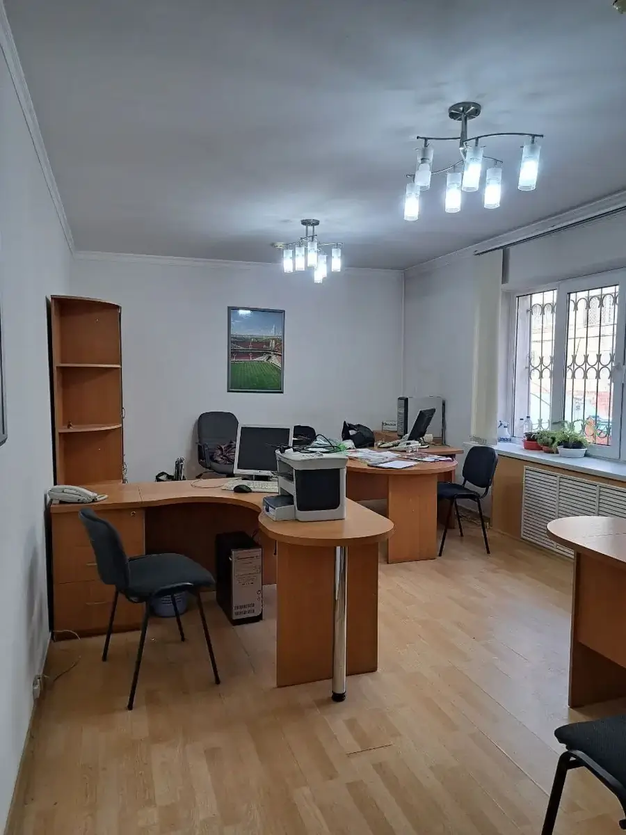 Ijaraga ofis − 147 m²