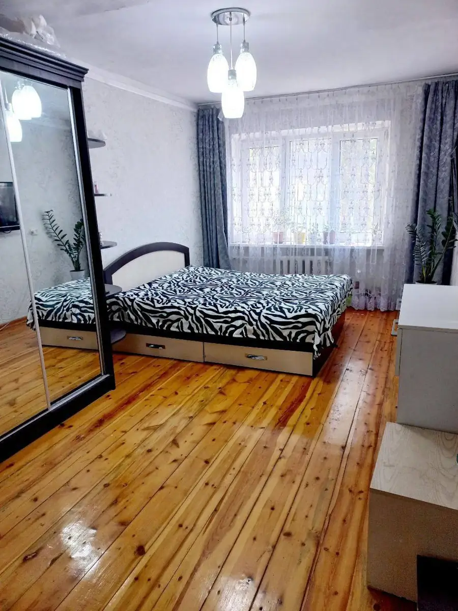 Продается 3-комнатная квартира − 67 м²