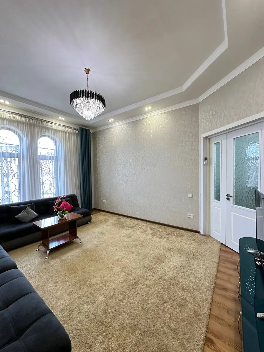 Посуточно 3-комнатная квартира − 75 м²