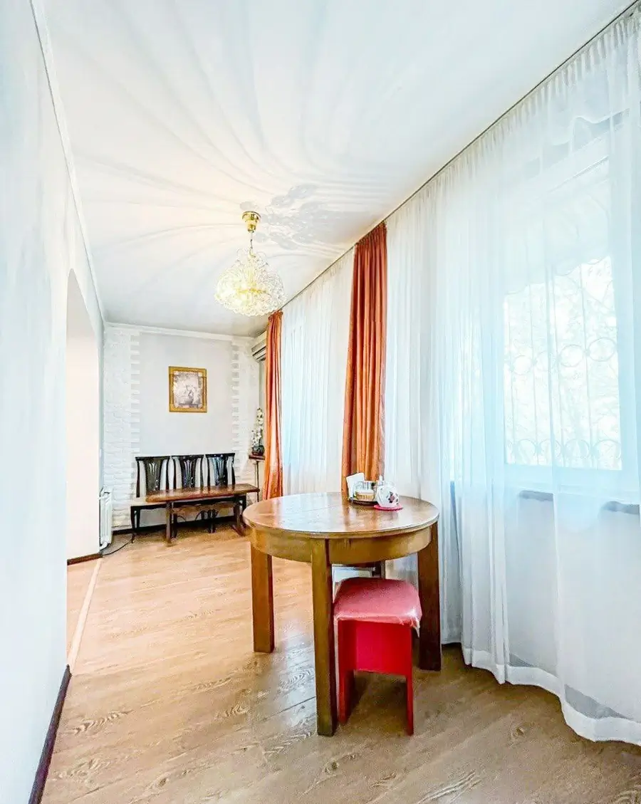 Продается 3-комнатная квартира − 60 м²