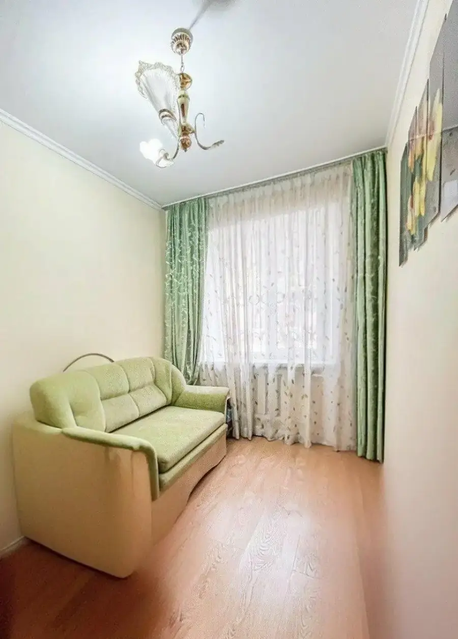 Продается 3-комнатная квартира − 60 м²