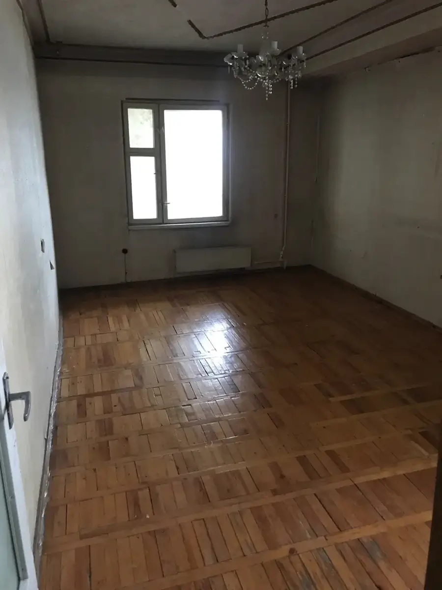 3 xonali kvartira sotiladi − 72 m²