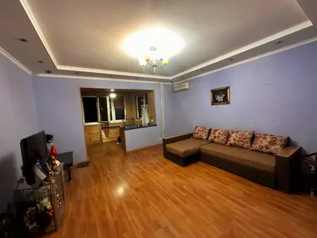 Более 5-комнатная квартира − 130 м², 3/4 этаж