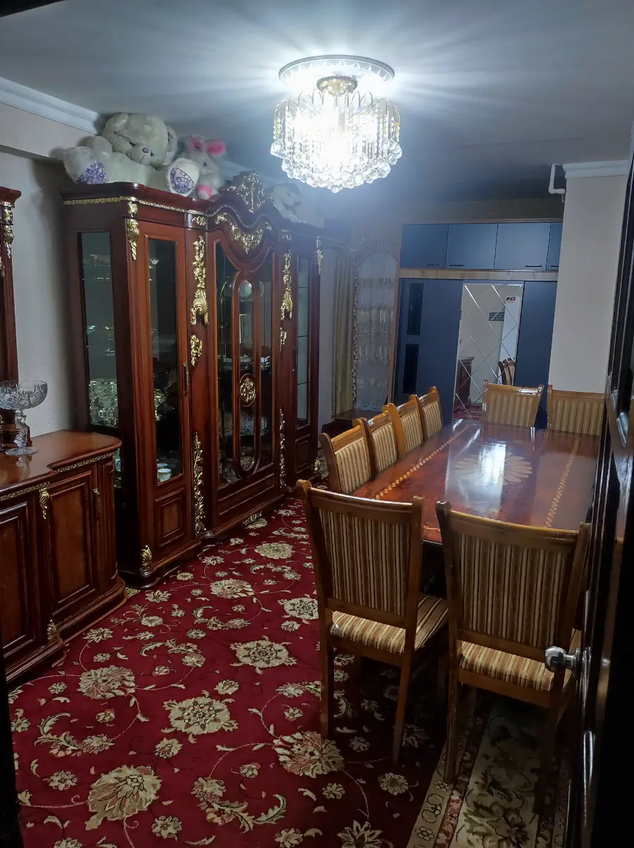 Более 5 xonali kvartira sotiladi − 117.4 m²