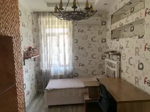 Сдается Более 5-комнатная квартира − 150 м²