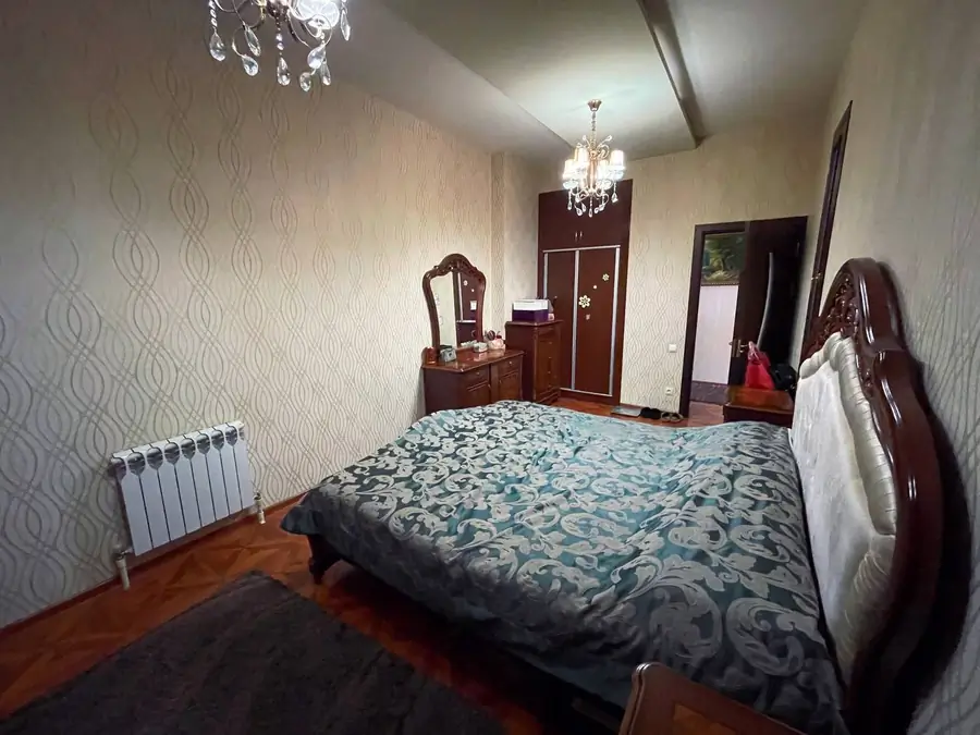 Продается 3-комнатная квартира − 90 м²