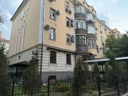 4-комнатная квартира − 170 м², 2/4 этаж