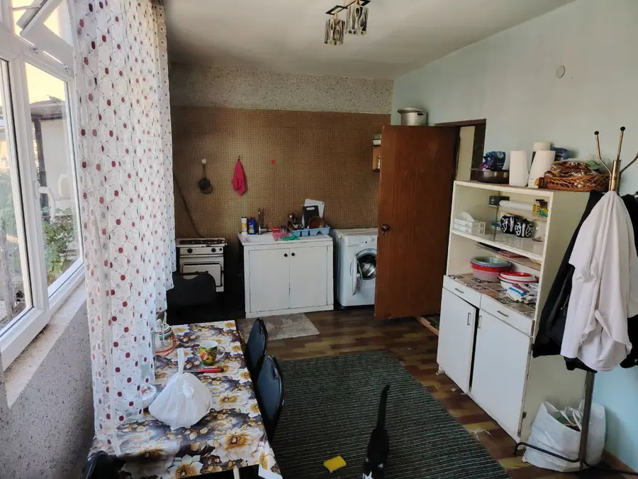 Продается 2-комнатная квартира − 58 м²