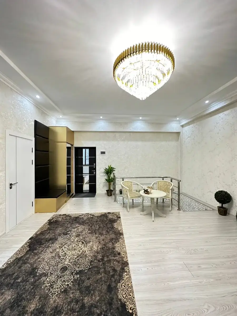 Сдается 3-комнатная квартира − 120 м²