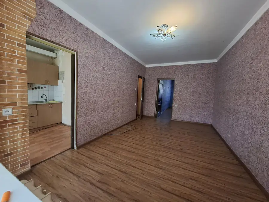 Продается 2-комнатная квартира − 51 м²