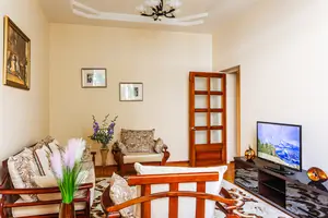 Посуточно 2-комнатная квартира − 55 м²