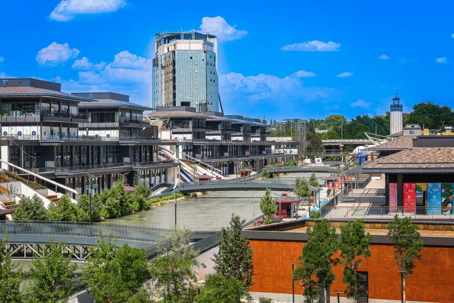 Посуточно 2-комнатная квартира − 55 м²