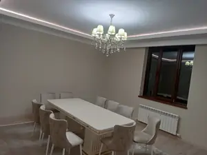 Сдается 2-комнатная квартира − 93 м²