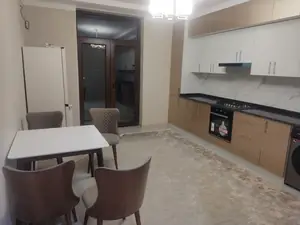 Сдается 2-комнатная квартира − 93 м²