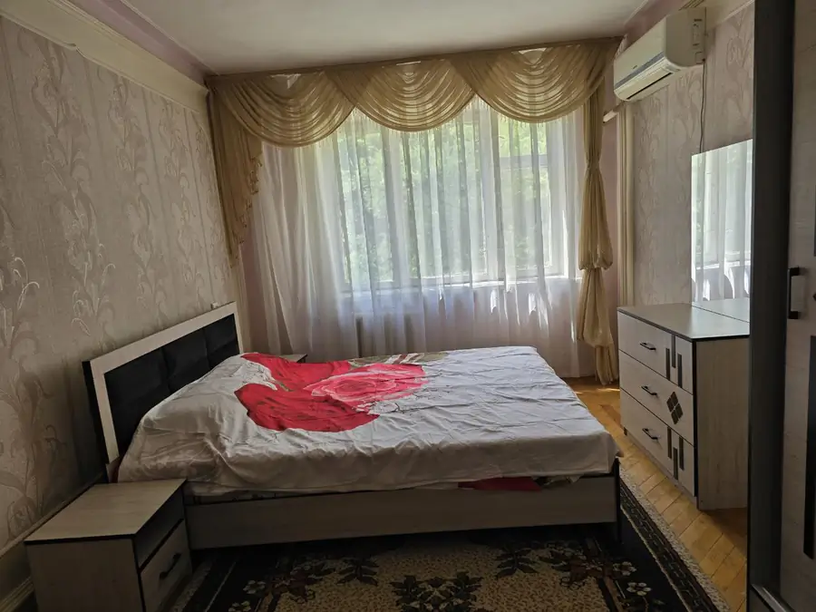 Продается 3-комнатная квартира − 65 м²