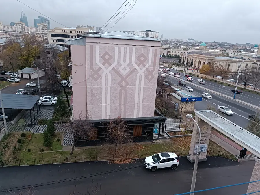 Более 5 xonali kvartira sotiladi − 112 m²