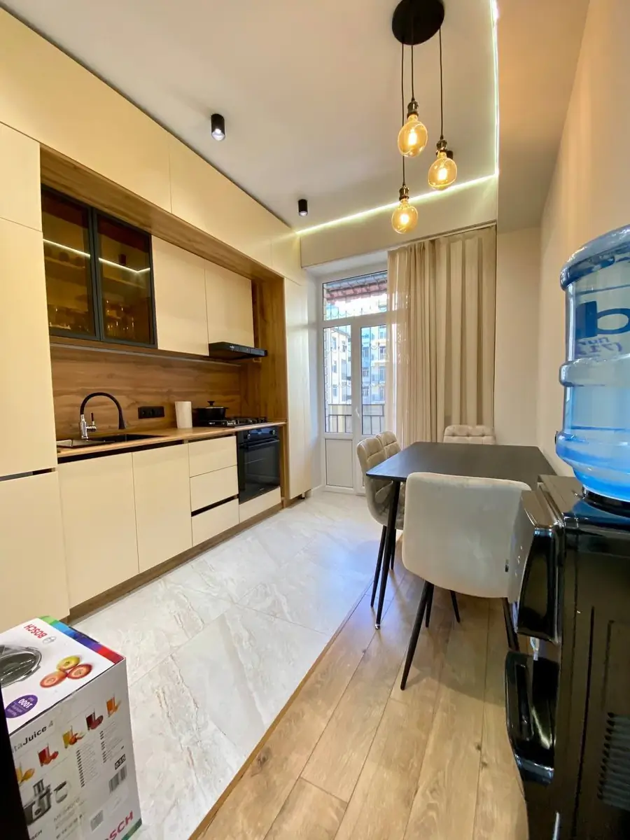 Посуточно 3-комнатная квартира − 80 м²