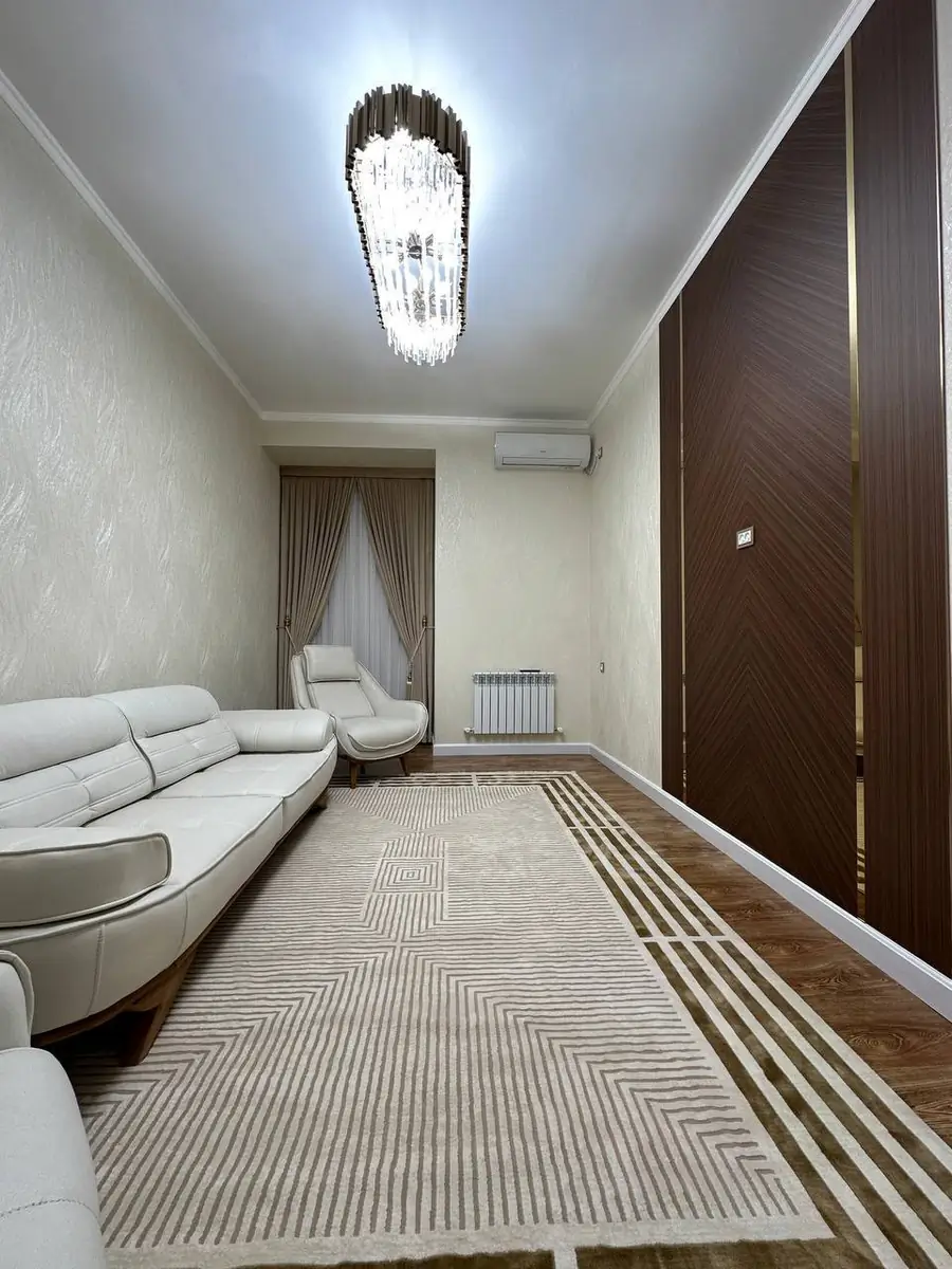 Продается 2-комнатная квартира − 60 м²