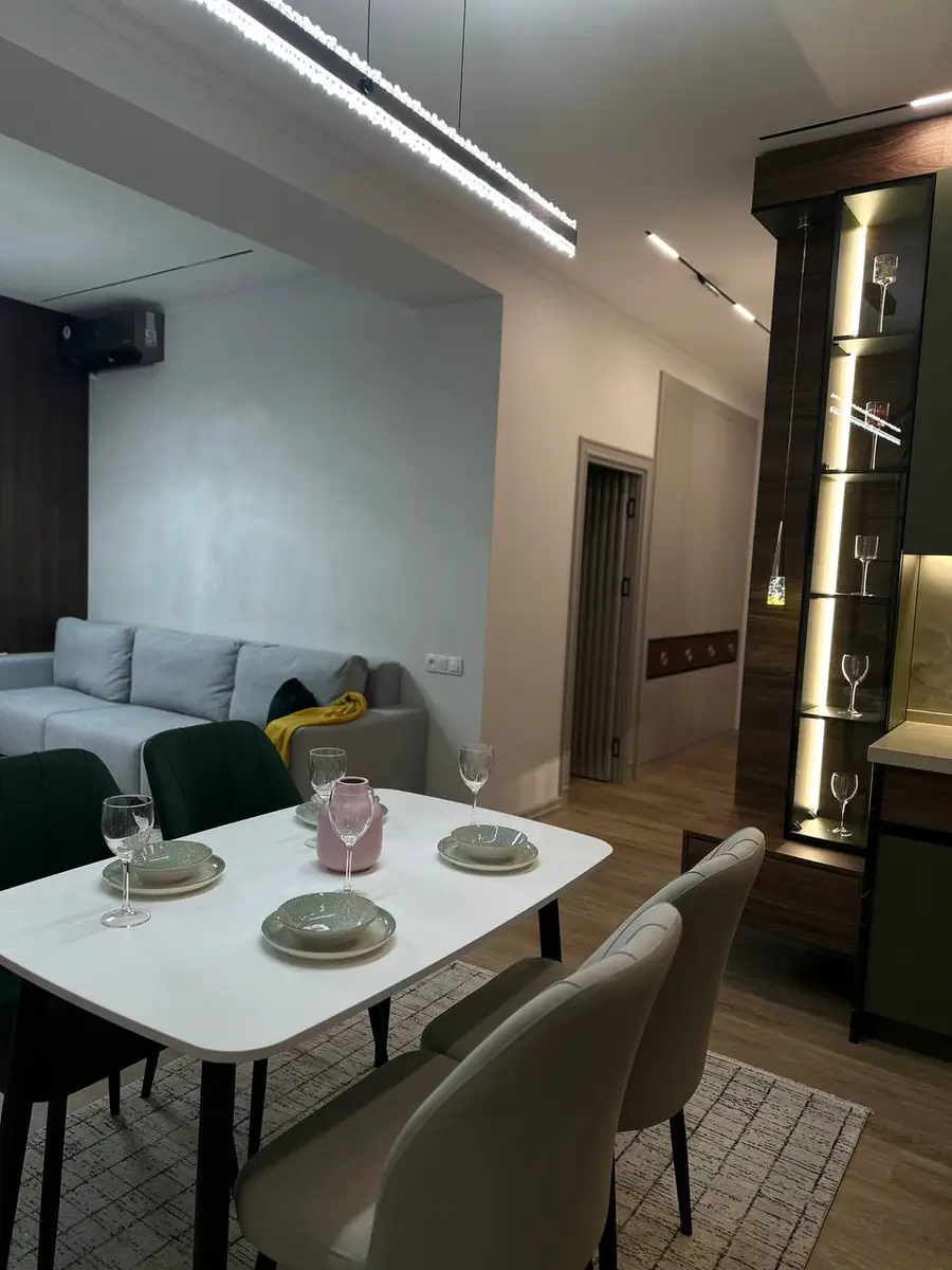 Продается 2-комнатная квартира − 59 м²