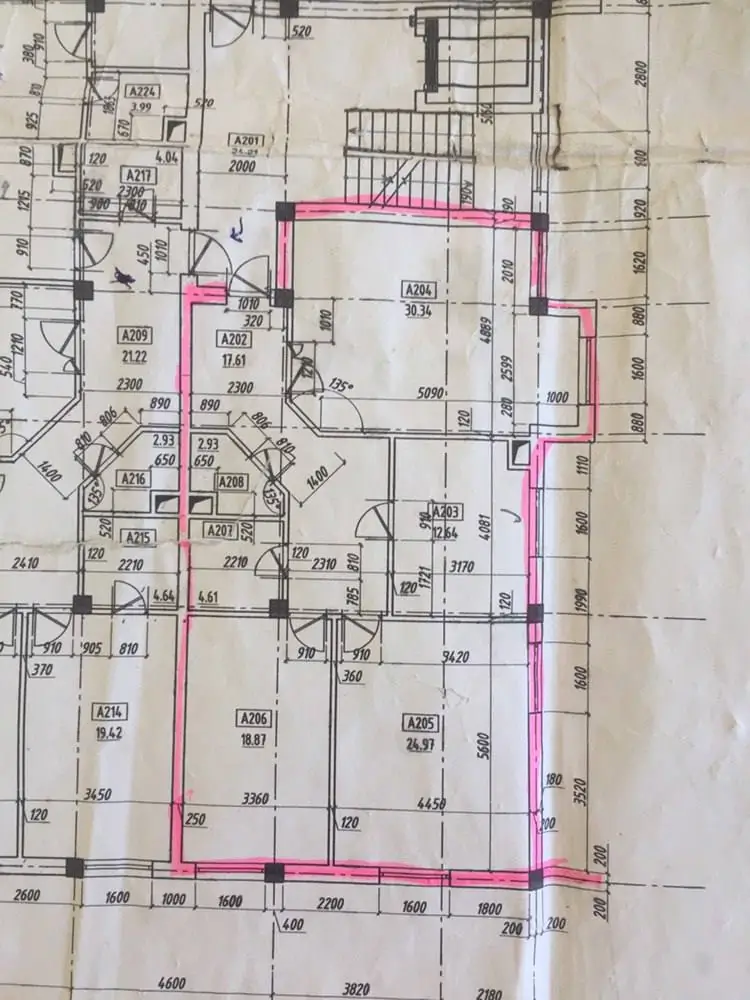 4 xonali kvartira sotiladi − 121 m²