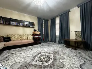 2 qavatli uy sotiladi − 1500 m²