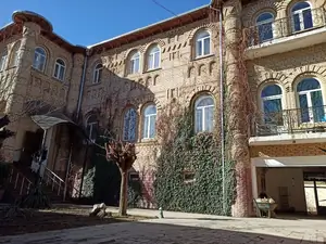 3 qavatli uy sotiladi − 513 m²