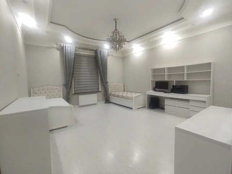 3 qavatli uy sotiladi − 420 m²