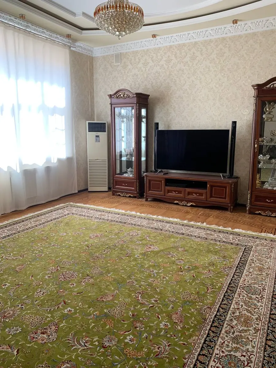 Сдается 4-этажный дом − 318 м²