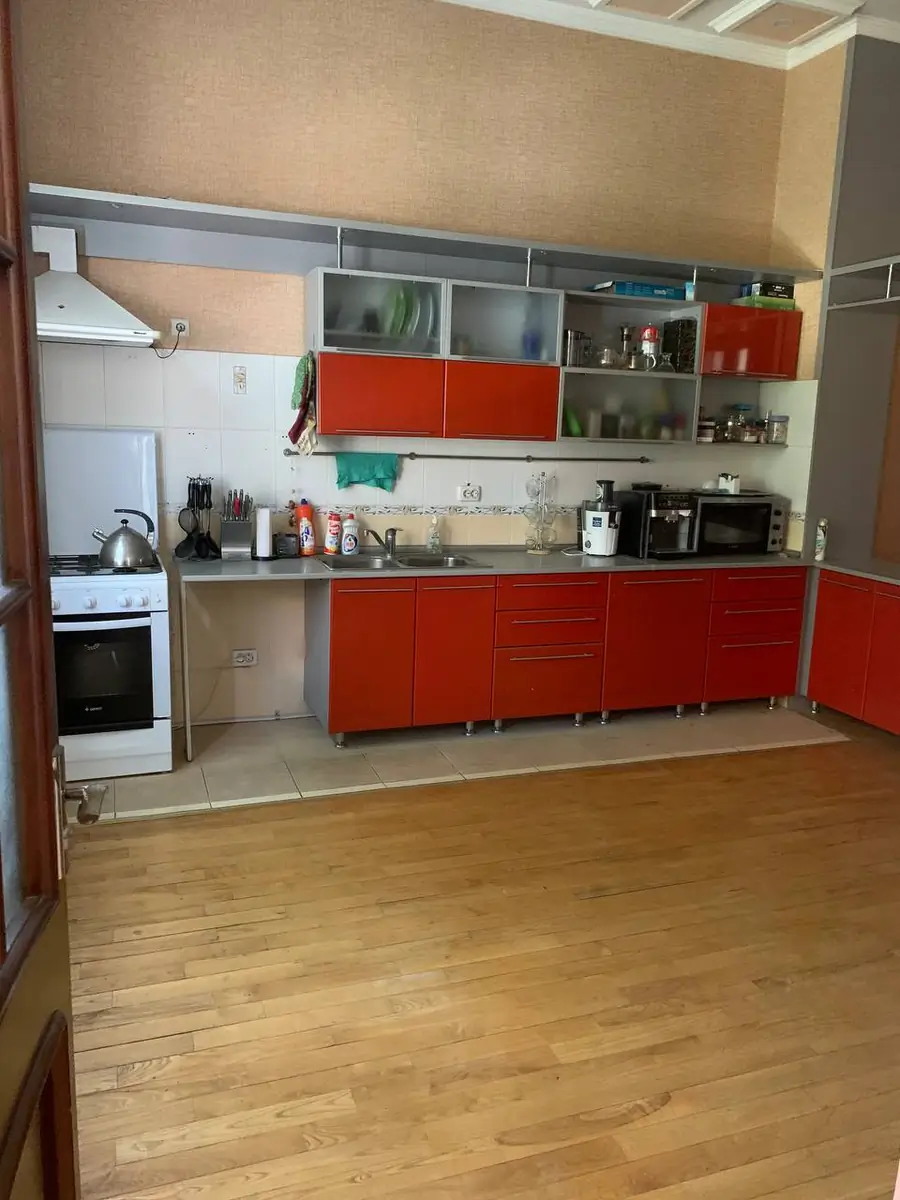 Сдается 4-этажный дом − 318 м²