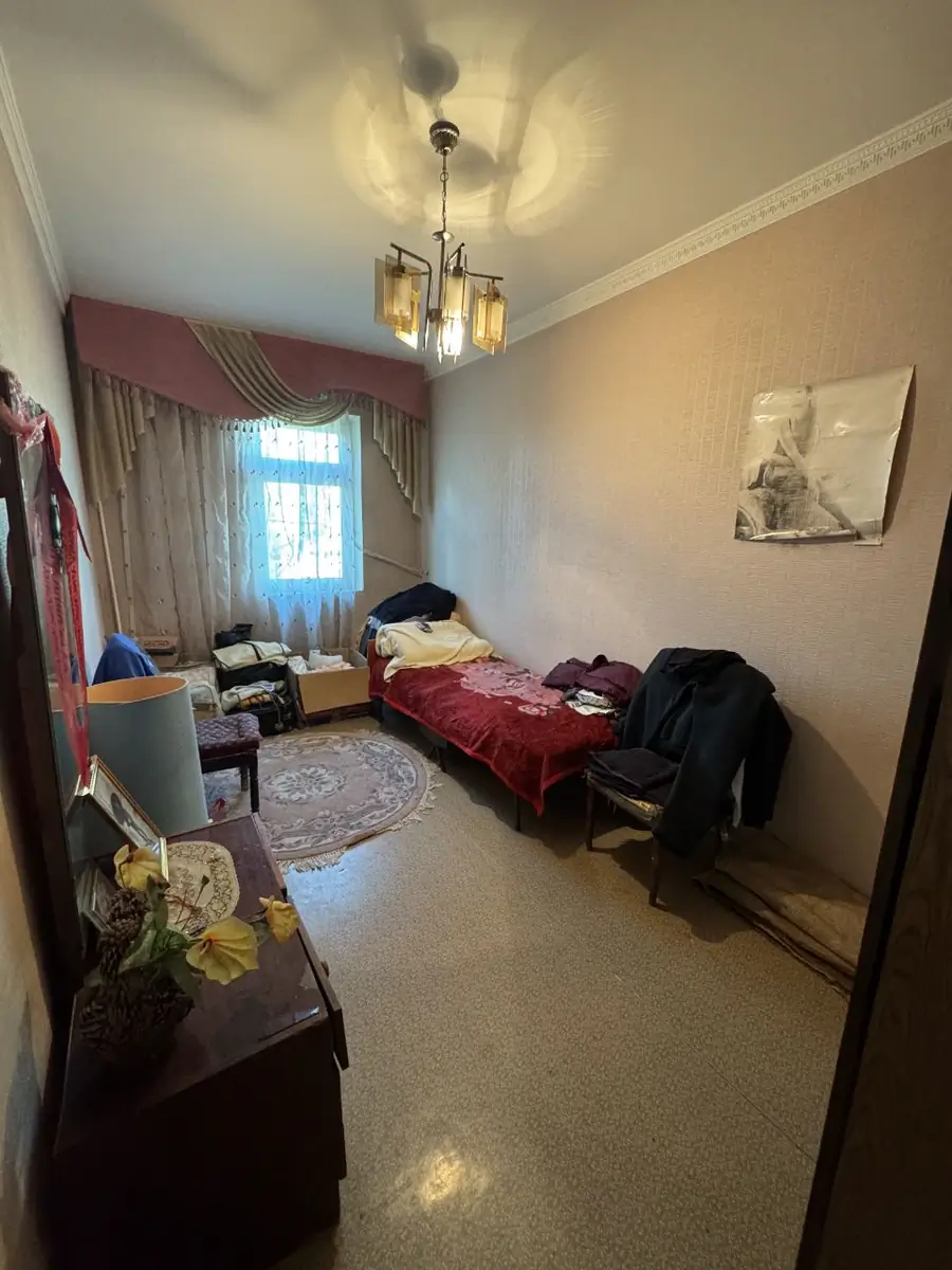 Продается 4-комнатная квартира − 98 м²