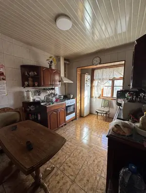 Продается 4-комнатная квартира − 98 м²