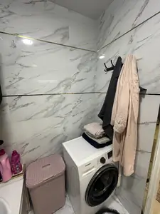 3 xonali kvartira sotiladi − 71 m²
