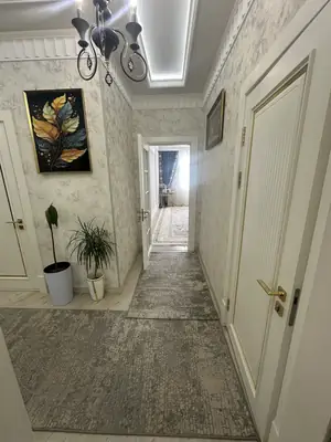 3 xonali kvartira sotiladi − 71 m²