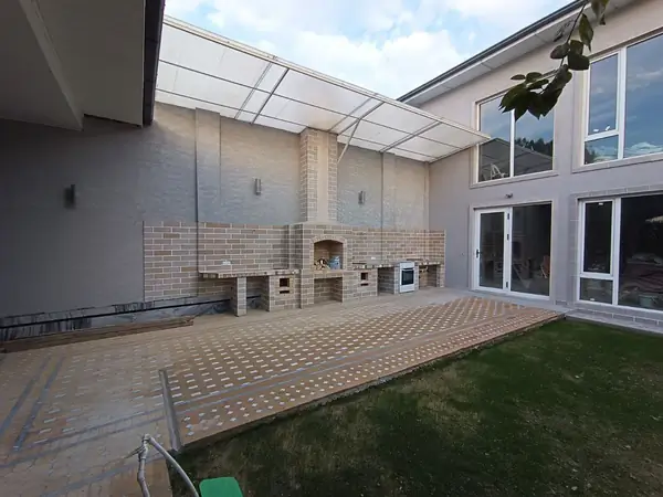 1-этажный дом − 250 м², 5 сот.