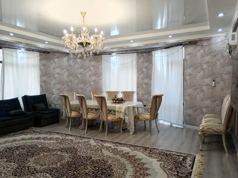 Более 5 xonali kvartira sotiladi − 140 m²