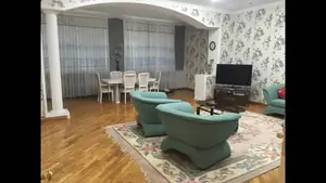 Сдается 4-комнатная квартира − 160 м²