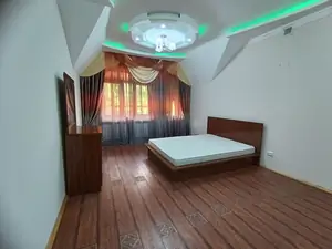 Ijaraga 2 qavatli uy − 200 m²