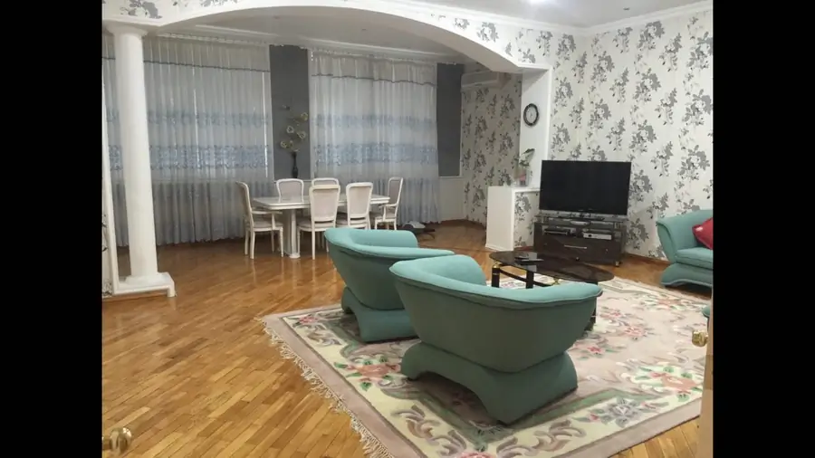 Сдается 3-комнатная квартира − 160 м²