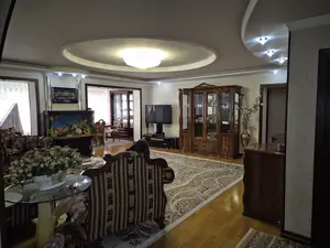 Продается 4-комнатная квартира − 127 м²
