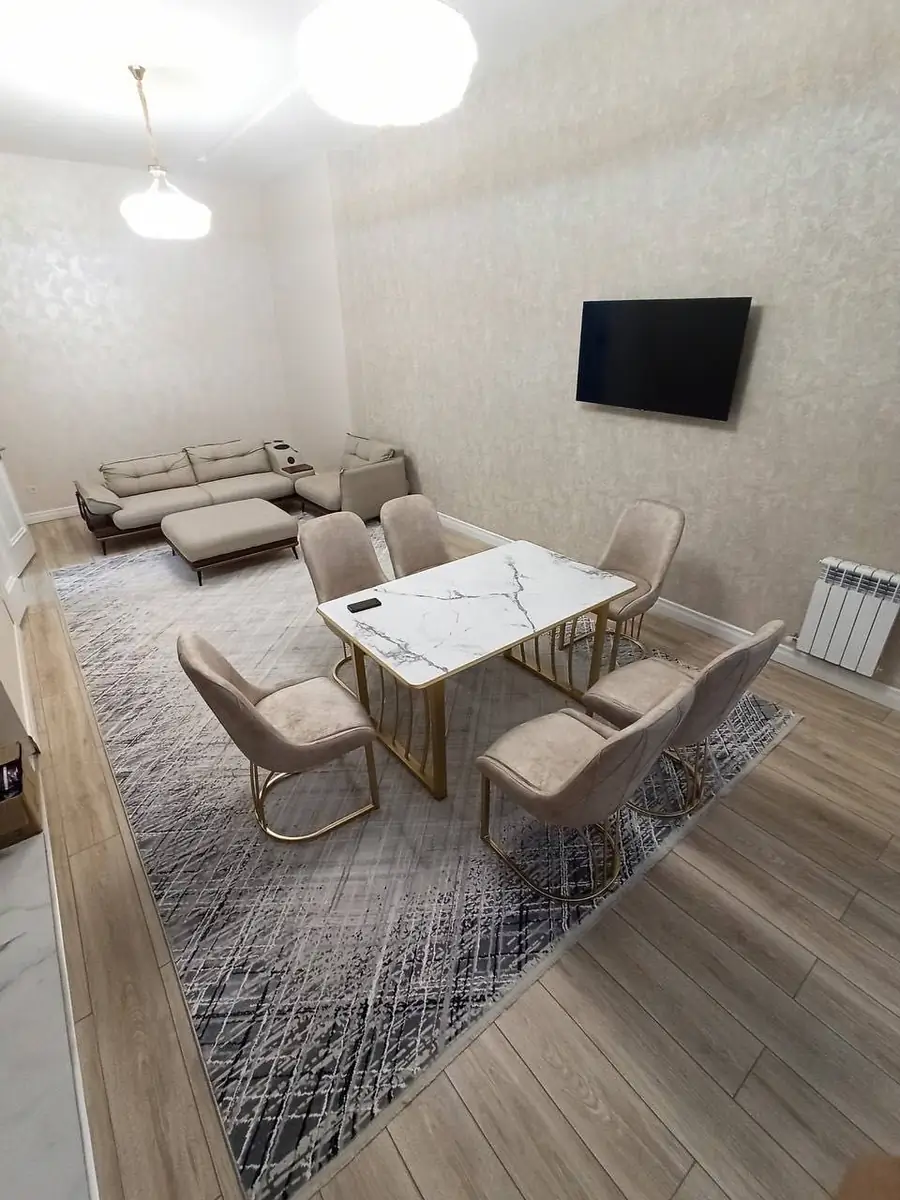 Сдается 2-комнатная квартира − 65 м²