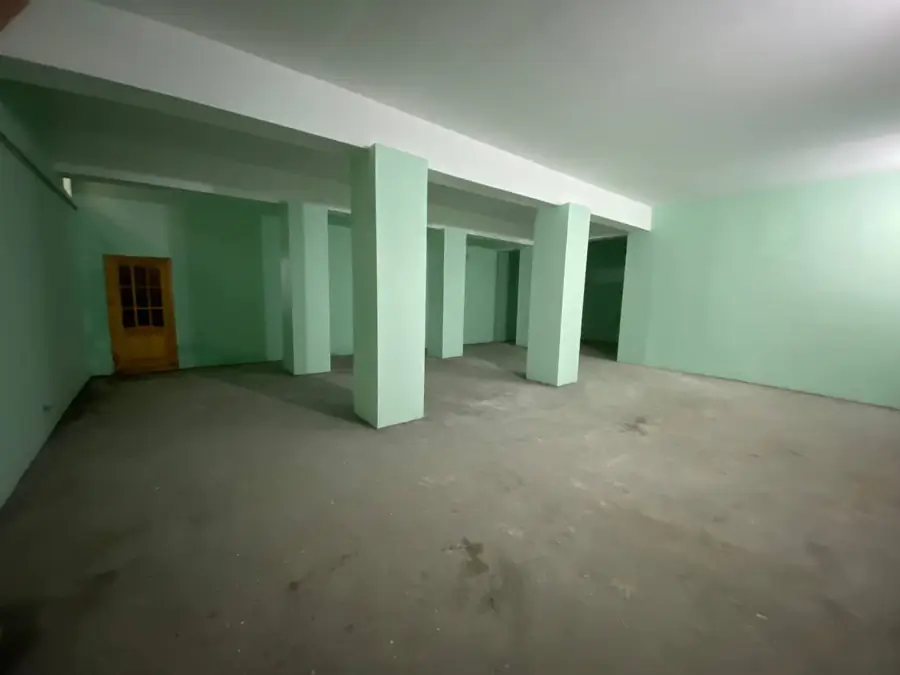3 qavatli uy sotiladi − 400 m²