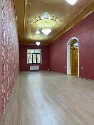 3 qavatli uy sotiladi − 400 m²