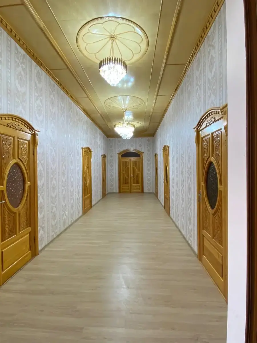 3 qavatli uy sotiladi − 400 m²