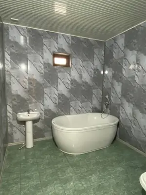 3 qavatli uy sotiladi − 400 m²
